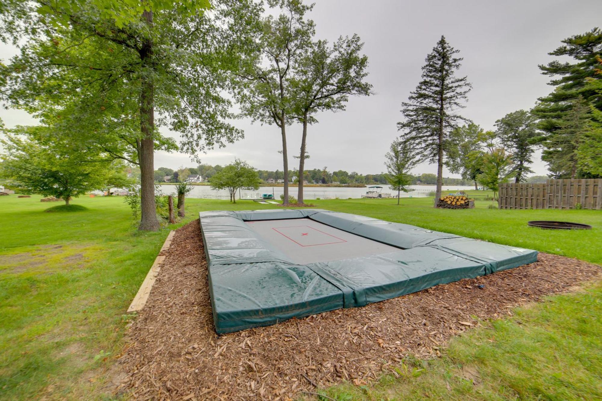 Homey Lakefront Escape With Boat Dock, Fire Pit Cascade Exterior photo